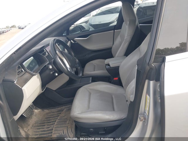 12703350 :رقم المزاد ، 5YJSA1H2XFFP70041 vin ، 2015 Tesla Model S 85d مزاد بيع