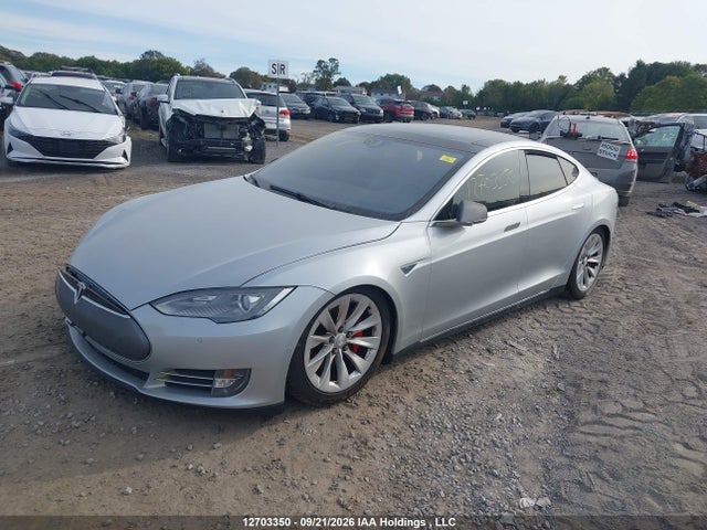 12703350 :رقم المزاد ، 5YJSA1H2XFFP70041 vin ، 2015 Tesla Model S 85d مزاد بيع