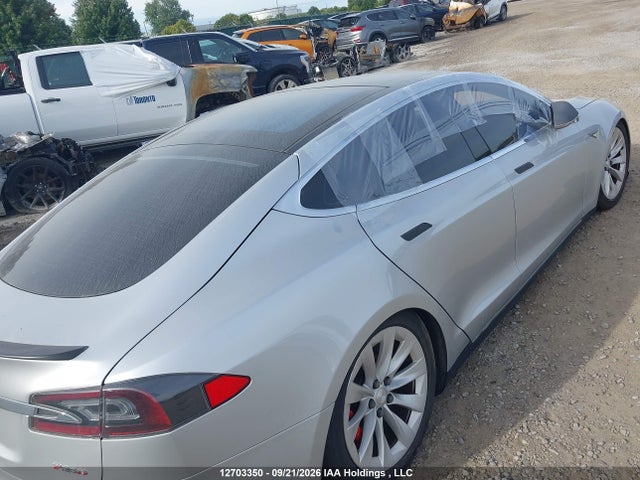 12703350 :رقم المزاد ، 5YJSA1H2XFFP70041 vin ، 2015 Tesla Model S 85d مزاد بيع