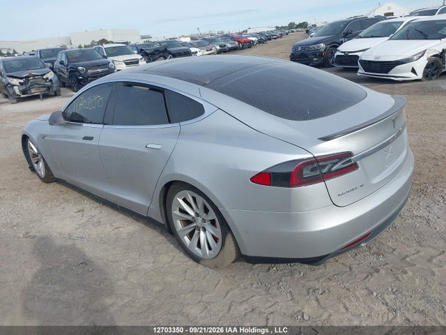12703350 :رقم المزاد ، 5YJSA1H2XFFP70041 vin ، 2015 Tesla Model S 85d مزاد بيع