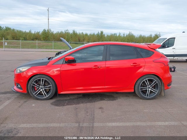 12703366 :رقم المزاد ، 1FADP3L95GL265021 vin ، 2016 Ford Focus St St مزاد بيع