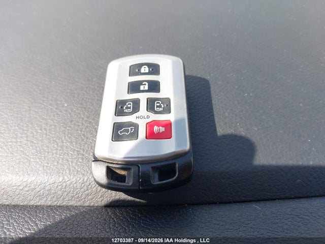 Продаж на аукціоні авто 2017 Toyota Sienna Se 8 Passenger, vin: 5TDXZ3DC9HS871076, номер лоту: 12703387