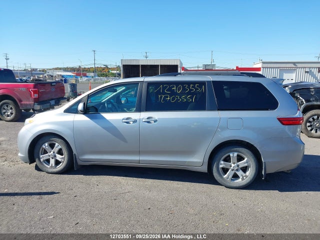 Aukcja sprzedaży 2016 Toyota Sienna Le, vin: 5TDKK3DC6GS698937, numer aukcji: 12703551