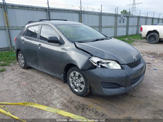 12703566 :رقم المزاد ، 2T1KU4EE2DC026717 vin ، 2013 Toyota Matrix مزاد بيع