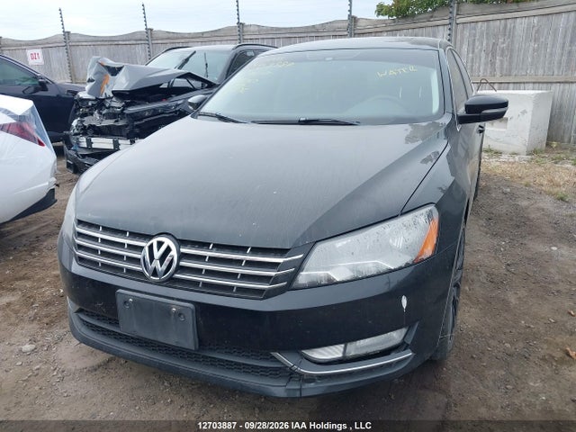 Volkswagen PASSAT SEL 2014 1VWCN7A34EC115767 Image 2