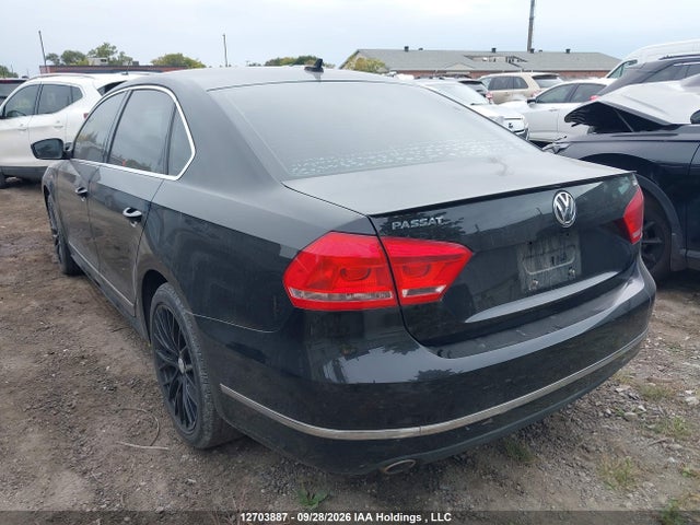 Volkswagen PASSAT SEL 2014 1VWCN7A34EC115767 Image 3