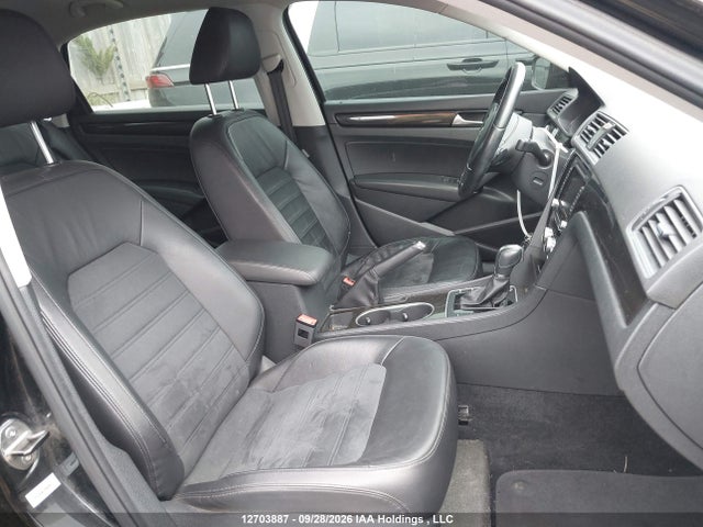 Volkswagen PASSAT SEL 2014 1VWCN7A34EC115767 Image 5