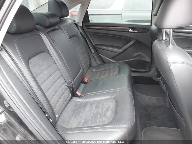 Volkswagen PASSAT SEL 2014 1VWCN7A34EC115767 Image 8