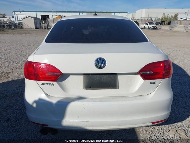2011 Volkswagen Jetta 2.5l Comfortline/2.5l Sportline მანქანა იყიდება აუქციონზე, vin: 3VWDX7AJXBM017057, აუქციონის ნომერი: 12703901