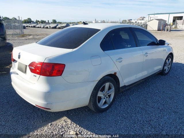 2011 Volkswagen Jetta 2.5l Comfortline/2.5l Sportline მანქანა იყიდება აუქციონზე, vin: 3VWDX7AJXBM017057, აუქციონის ნომერი: 12703901