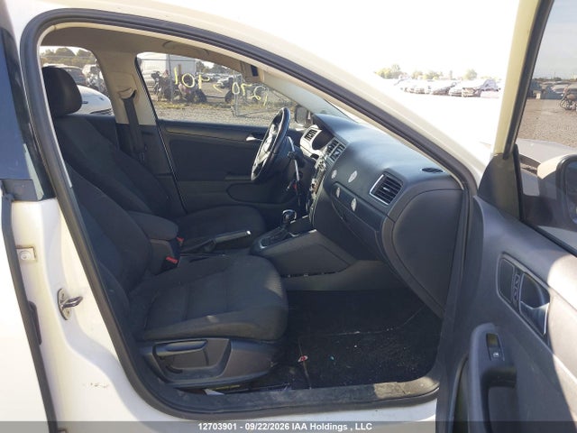 2011 Volkswagen Jetta 2.5l Comfortline/2.5l Sportline მანქანა იყიდება აუქციონზე, vin: 3VWDX7AJXBM017057, აუქციონის ნომერი: 12703901