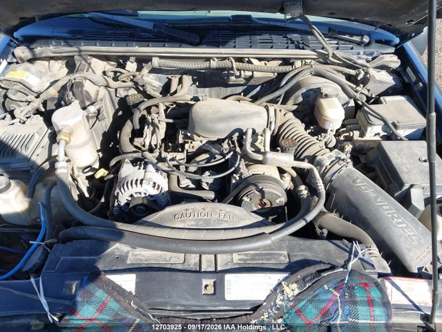 12703925 :رقم المزاد ، 1GNDT13W8W2249472 vin ، 1998 Chevrolet Blazer مزاد بيع