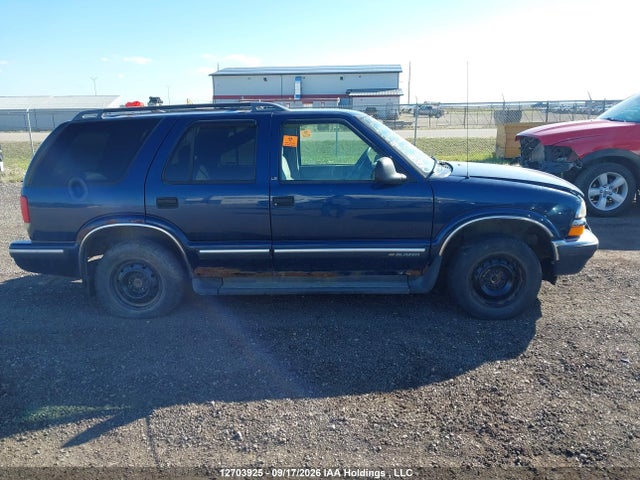 12703925 :رقم المزاد ، 1GNDT13W8W2249472 vin ، 1998 Chevrolet Blazer مزاد بيع