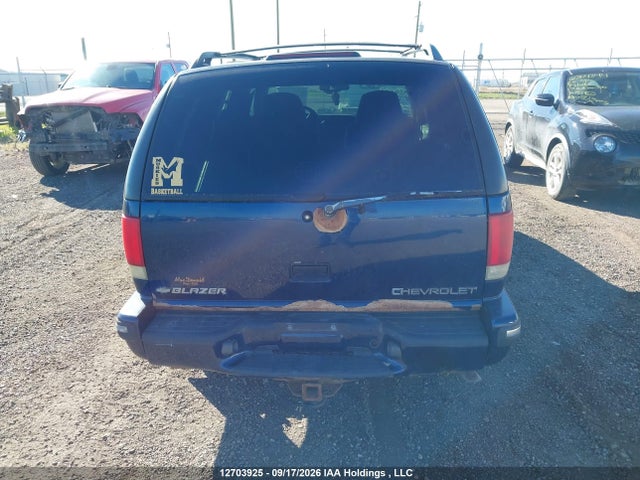 12703925 :رقم المزاد ، 1GNDT13W8W2249472 vin ، 1998 Chevrolet Blazer مزاد بيع