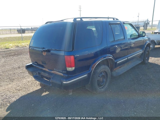 12703925 :رقم المزاد ، 1GNDT13W8W2249472 vin ، 1998 Chevrolet Blazer مزاد بيع