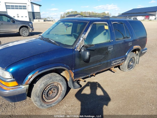 12703925 :رقم المزاد ، 1GNDT13W8W2249472 vin ، 1998 Chevrolet Blazer مزاد بيع
