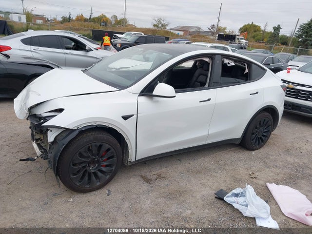 12704086 :رقم المزاد ، 7SAYGDEE7PF689592 vin ، 2023 Tesla Model Y مزاد بيع