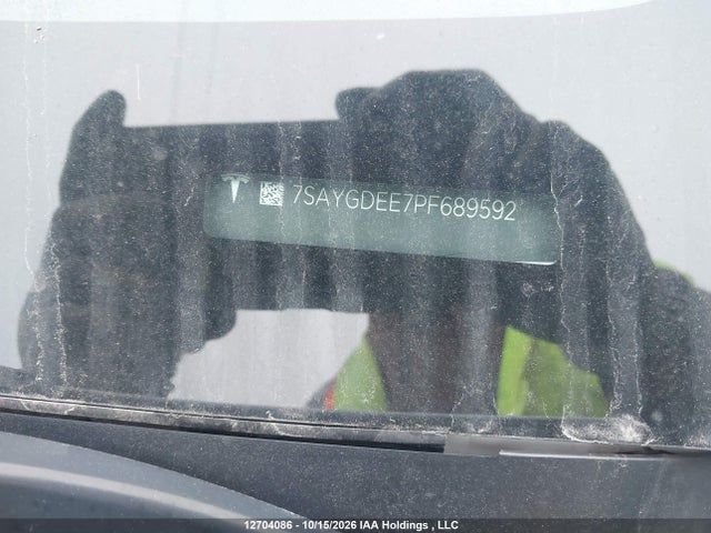 12704086 :رقم المزاد ، 7SAYGDEE7PF689592 vin ، 2023 Tesla Model Y مزاد بيع