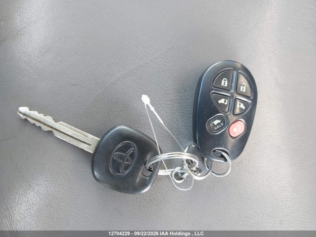 12704229 :رقم المزاد ، 5TDBA22C35S040182 vin ، 2005 Toyota Sienna Xle/xle Limited مزاد بيع