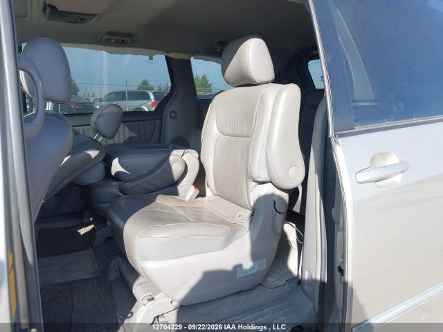 12704229 :رقم المزاد ، 5TDBA22C35S040182 vin ، 2005 Toyota Sienna Xle/xle Limited مزاد بيع