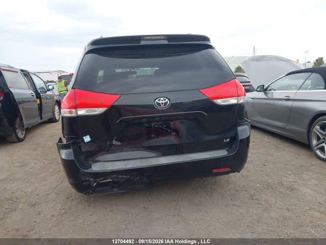 2012 Toyota Sienna Le მანქანა იყიდება აუქციონზე, vin: 5TDKK3DC5CS255706, აუქციონის ნომერი: 12704492