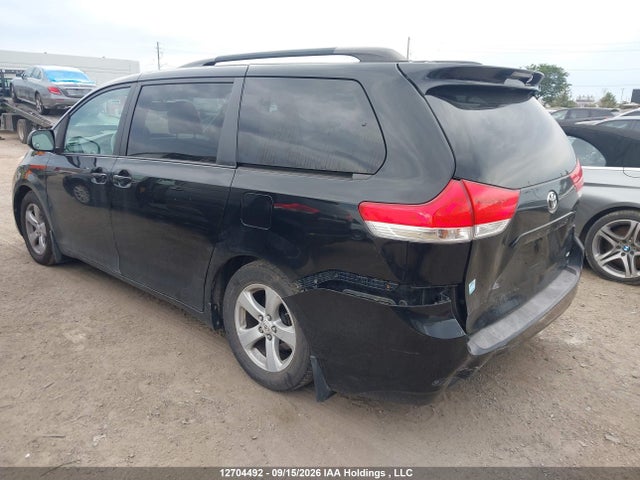 2012 Toyota Sienna Le მანქანა იყიდება აუქციონზე, vin: 5TDKK3DC5CS255706, აუქციონის ნომერი: 12704492