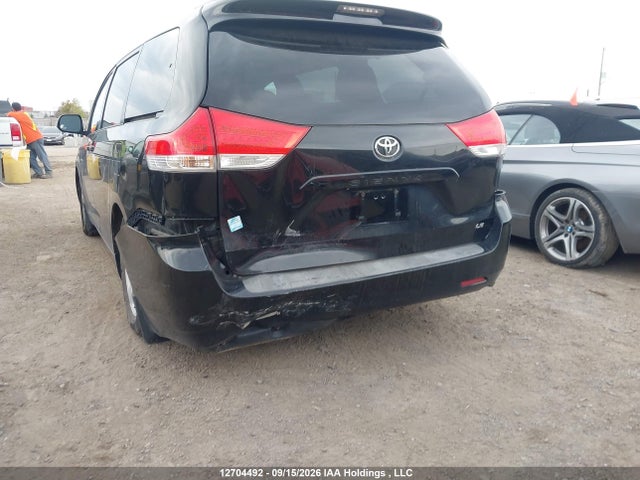 2012 Toyota Sienna Le მანქანა იყიდება აუქციონზე, vin: 5TDKK3DC5CS255706, აუქციონის ნომერი: 12704492