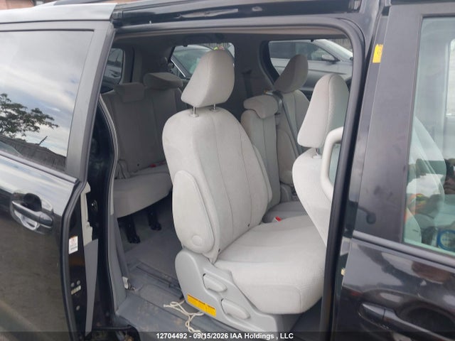 2012 Toyota Sienna Le მანქანა იყიდება აუქციონზე, vin: 5TDKK3DC5CS255706, აუქციონის ნომერი: 12704492