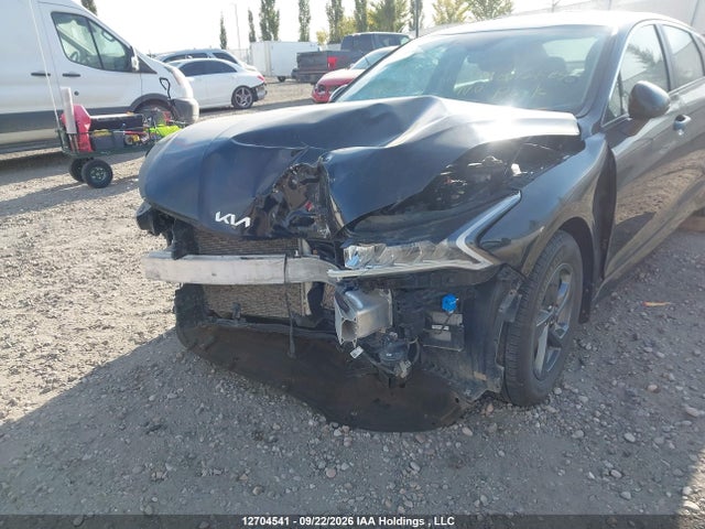12704541 :رقم المزاد ، 5XXG24J25NG114002 vin ، 2022 Kia K5 Lx مزاد بيع