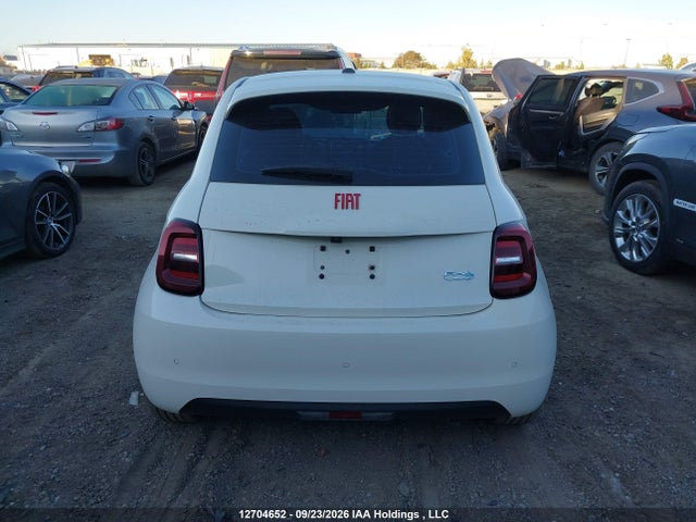 Продажа на аукционе авто 2024 Fiat 500e Red, vin: ZFAFFAA4XRX207037, номер лота: 12704652