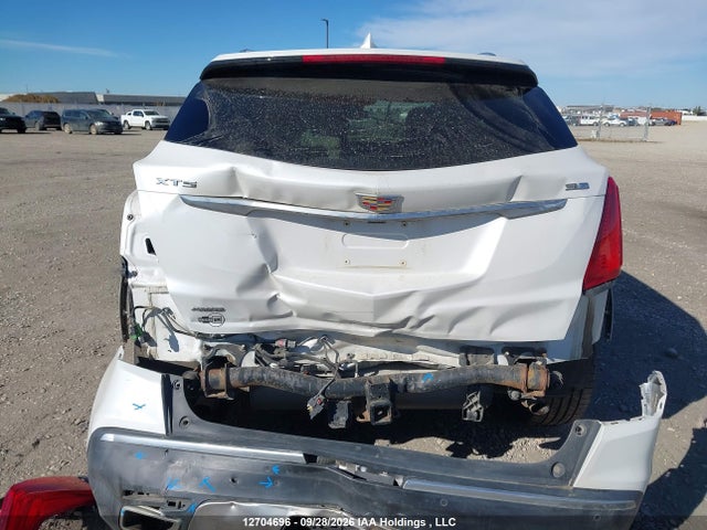 12704696 :رقم المزاد ، 1GYKNFRS4HZ165584 vin ، 2017 Cadillac Xt5 Platinum مزاد بيع