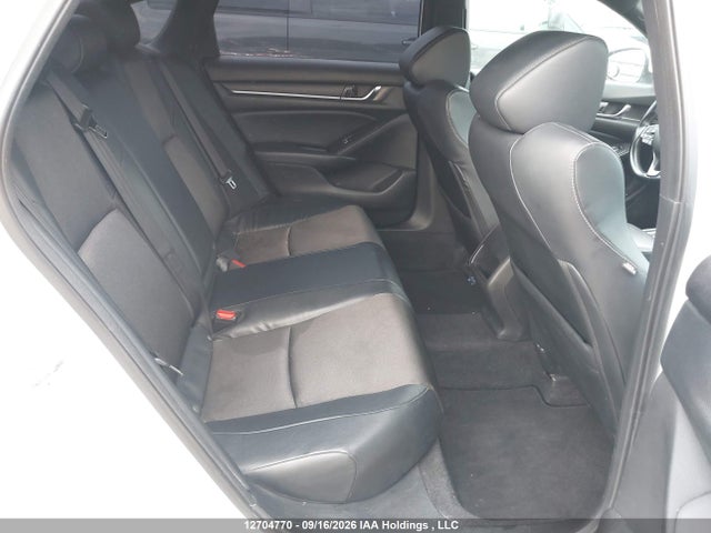12704770 :رقم المزاد ، 1HGCV2F31JA800699 vin ، 2018 Honda Accord Sedan مزاد بيع