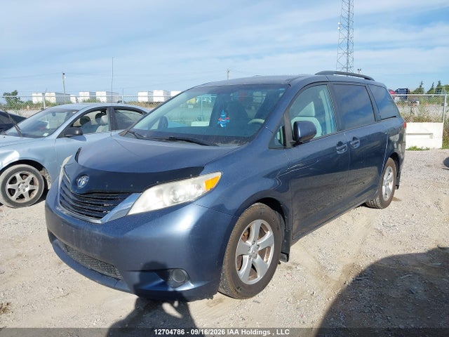 Toyota Sienna 2014 5TDKK3DC7ES419301 Image 2