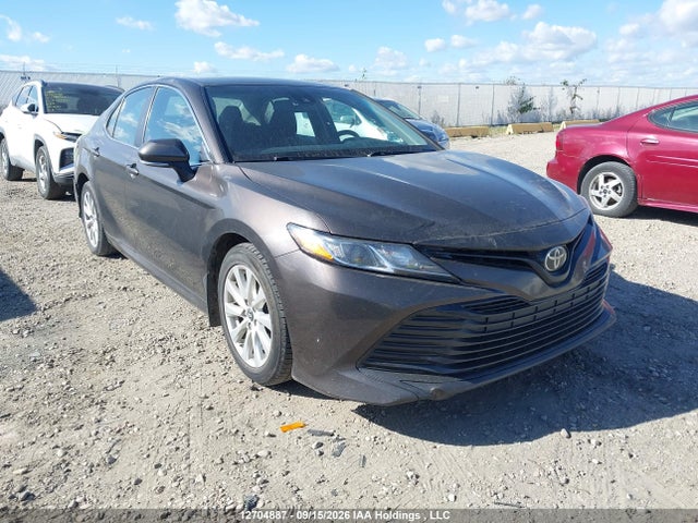 12704887 :رقم المزاد ، 4T1B11HK6JU024987 vin ، 2018 Toyota Camry L/le/xle/se/xse مزاد بيع