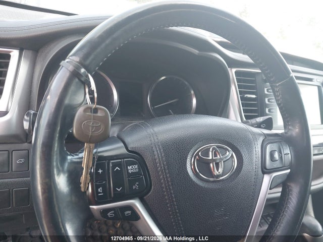 12704965 :رقم المزاد ، 5TDBKRFH2GS227671 vin ، 2016 Toyota Highlander Le مزاد بيع