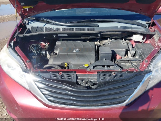 12704997 :رقم المزاد ، 5TDKK3DC2CS276948 vin ، 2012 Toyota Sienna Le مزاد بيع
