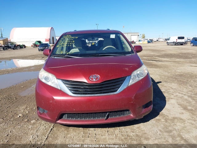 12704997 :رقم المزاد ، 5TDKK3DC2CS276948 vin ، 2012 Toyota Sienna Le مزاد بيع