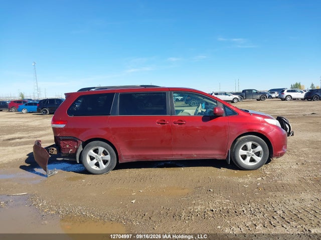 12704997 :رقم المزاد ، 5TDKK3DC2CS276948 vin ، 2012 Toyota Sienna Le مزاد بيع