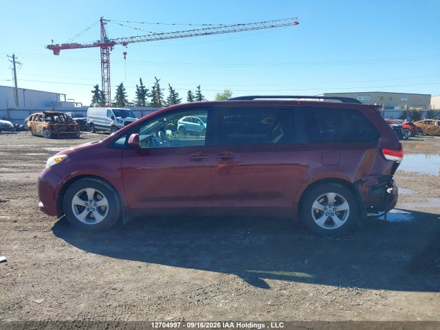 12704997 :رقم المزاد ، 5TDKK3DC2CS276948 vin ، 2012 Toyota Sienna Le مزاد بيع