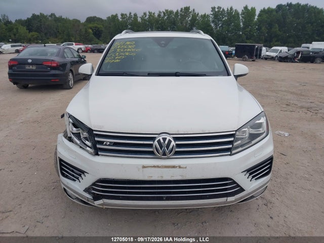12705018 :رقم المزاد ، WVGHF7BP4HD001866 vin ، 2017 Volkswagen Touareg مزاد بيع