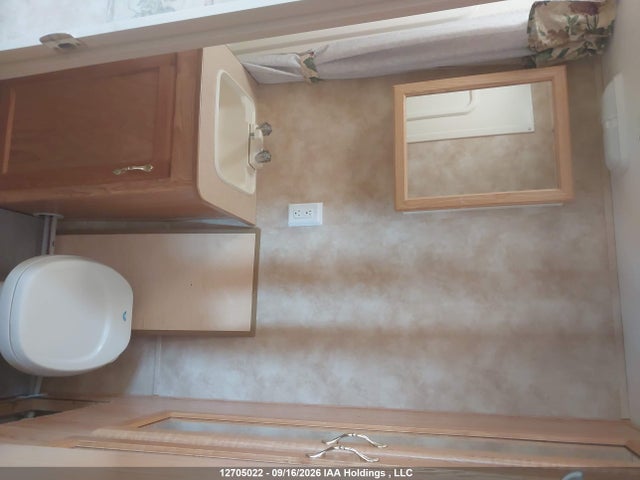 Продажа на аукционе авто 2004 Keystone Keystone, vin: 4YDT21F274E310951, номер лота: 12705022