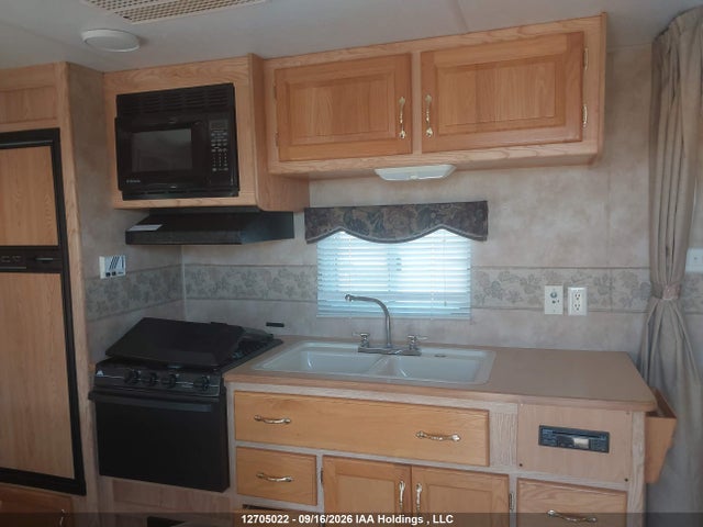 Продажа на аукционе авто 2004 Keystone Keystone, vin: 4YDT21F274E310951, номер лота: 12705022
