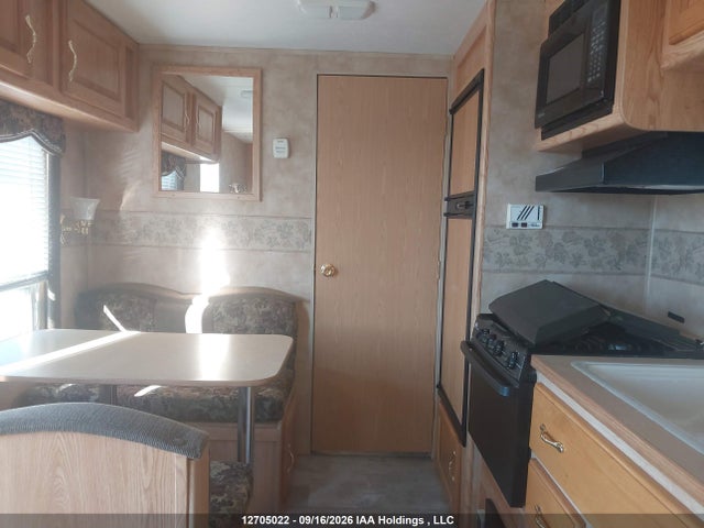 Продажа на аукционе авто 2004 Keystone Keystone, vin: 4YDT21F274E310951, номер лота: 12705022