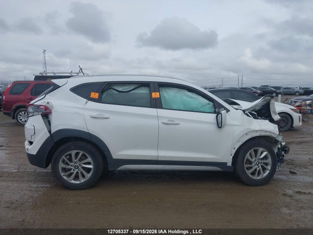2017 Hyundai Tucson Premium მანქანა იყიდება აუქციონზე, vin: KM8J3CA41HU281899, აუქციონის ნომერი: 12705337