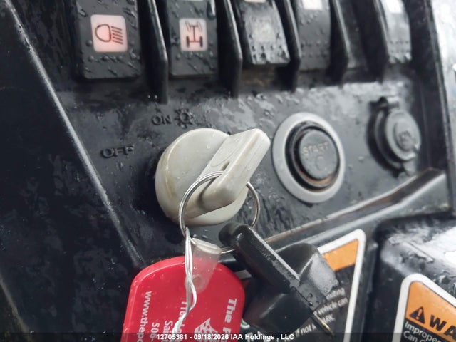 12705381 :رقم المزاد ، 3JBKKAP2XHJ001024 vin ، 2017 Can-am Commander 1000 Xt/1000 Xt-p مزاد بيع