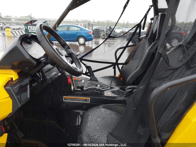 12705381 :رقم المزاد ، 3JBKKAP2XHJ001024 vin ، 2017 Can-am Commander 1000 Xt/1000 Xt-p مزاد بيع