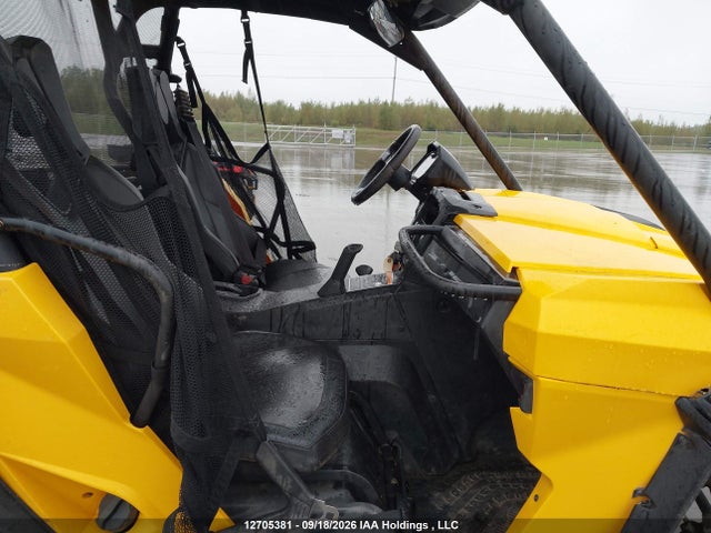 12705381 :رقم المزاد ، 3JBKKAP2XHJ001024 vin ، 2017 Can-am Commander 1000 Xt/1000 Xt-p مزاد بيع