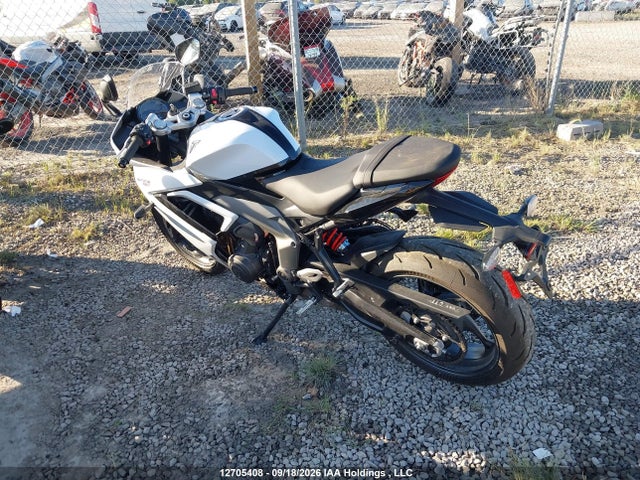 Triumph Motorcycle Daytona 660 2025 SMTL23UF2STBZ2633 Image 3