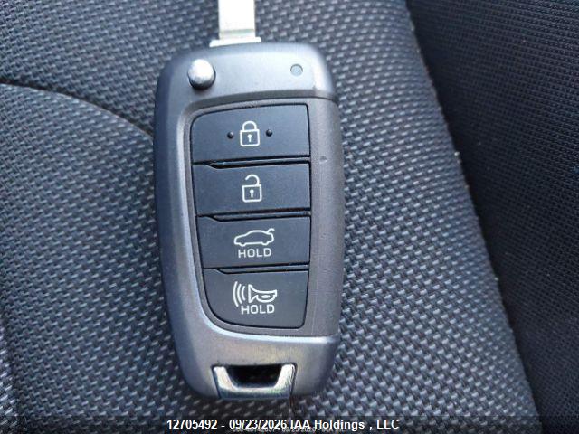 2022 Hyundai Elantra Essential Manual მანქანა იყიდება აუქციონზე, vin: KMHLM4AG9NU298239, აუქციონის ნომერი: 12705492