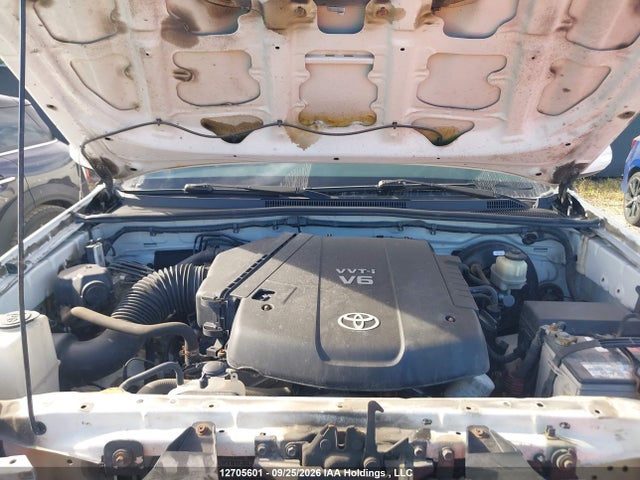 12705601 :رقم المزاد ، 5TFMU4FN1FX027028 vin ، 2015 Toyota Tacoma V6 مزاد بيع
